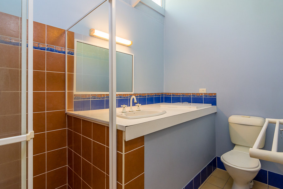 Brisbane rental house bathroom